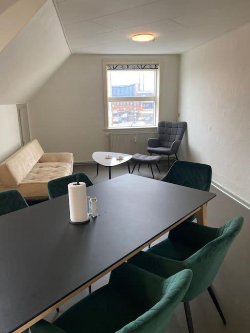 3 Vaerelses Lejlighed Taet Faergen Hirtshals Exterior foto